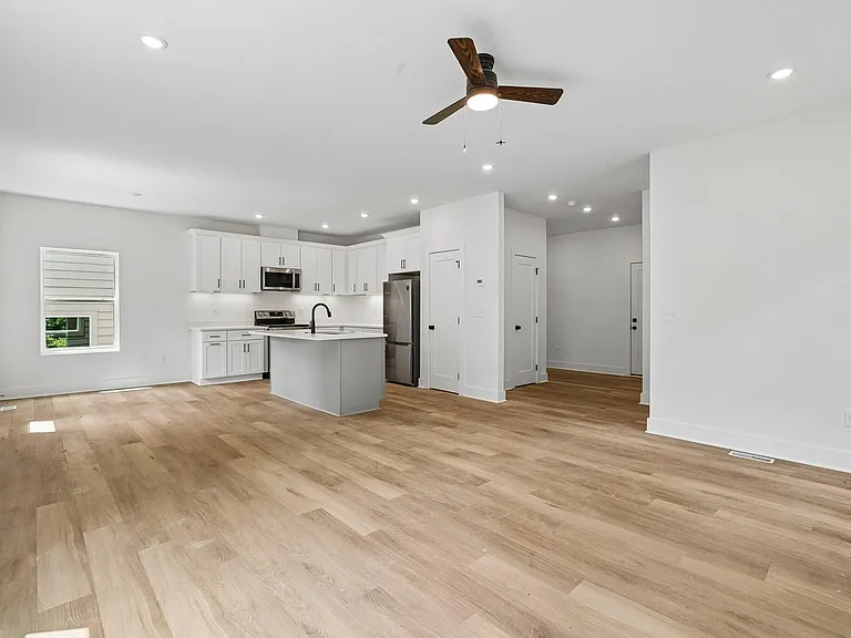 1809 Golf Club Rd — Photo 10