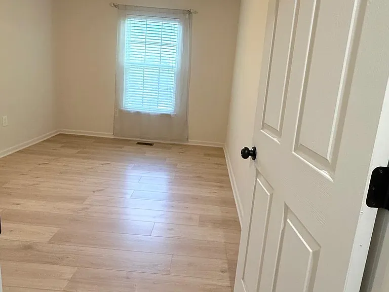 610 Brentwood Ct — Photo 8