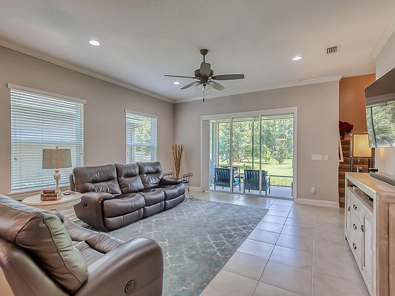 3rd image of 587 Cloisterbane Dr