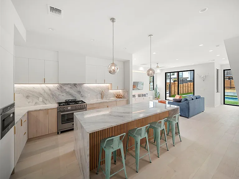 2107 Brackenridge St #A — Photo 12