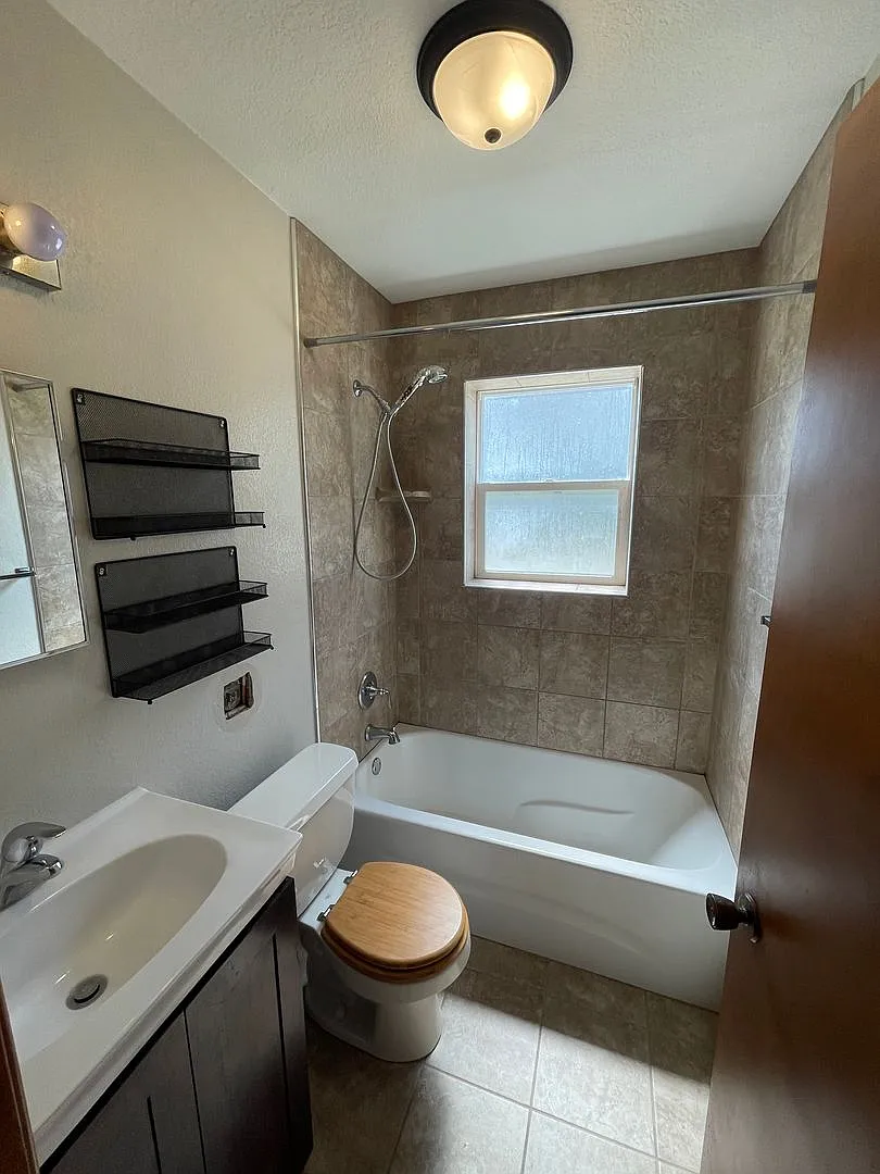 1344 Meadow Ln — Photo 4