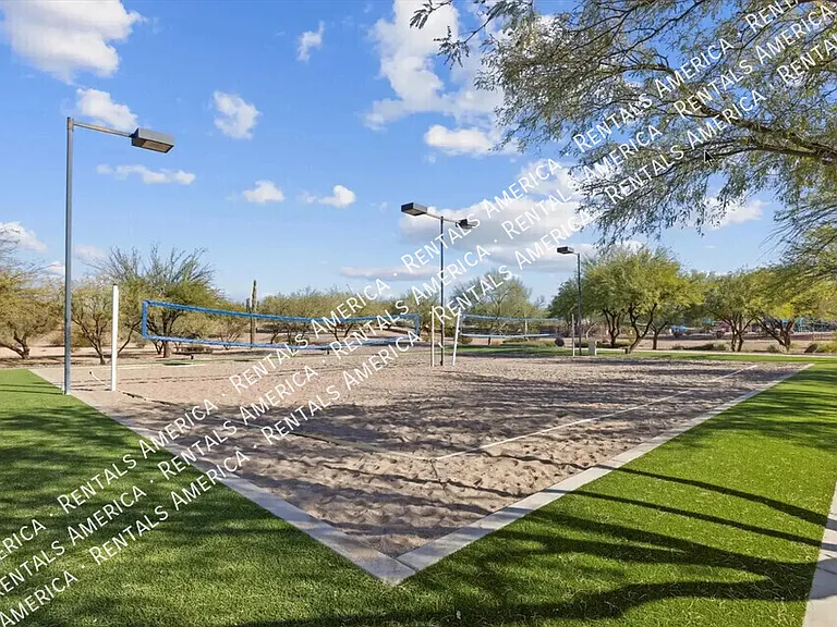 3380 N Camden Dr — Photo 60