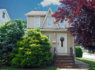 1 E Terrace Ave, Rochelle Park, NJ 07662