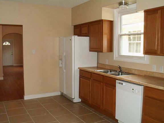 3rd image of 2616 Elder St