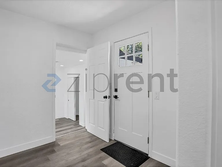503 W Fountain Way — Photo 13