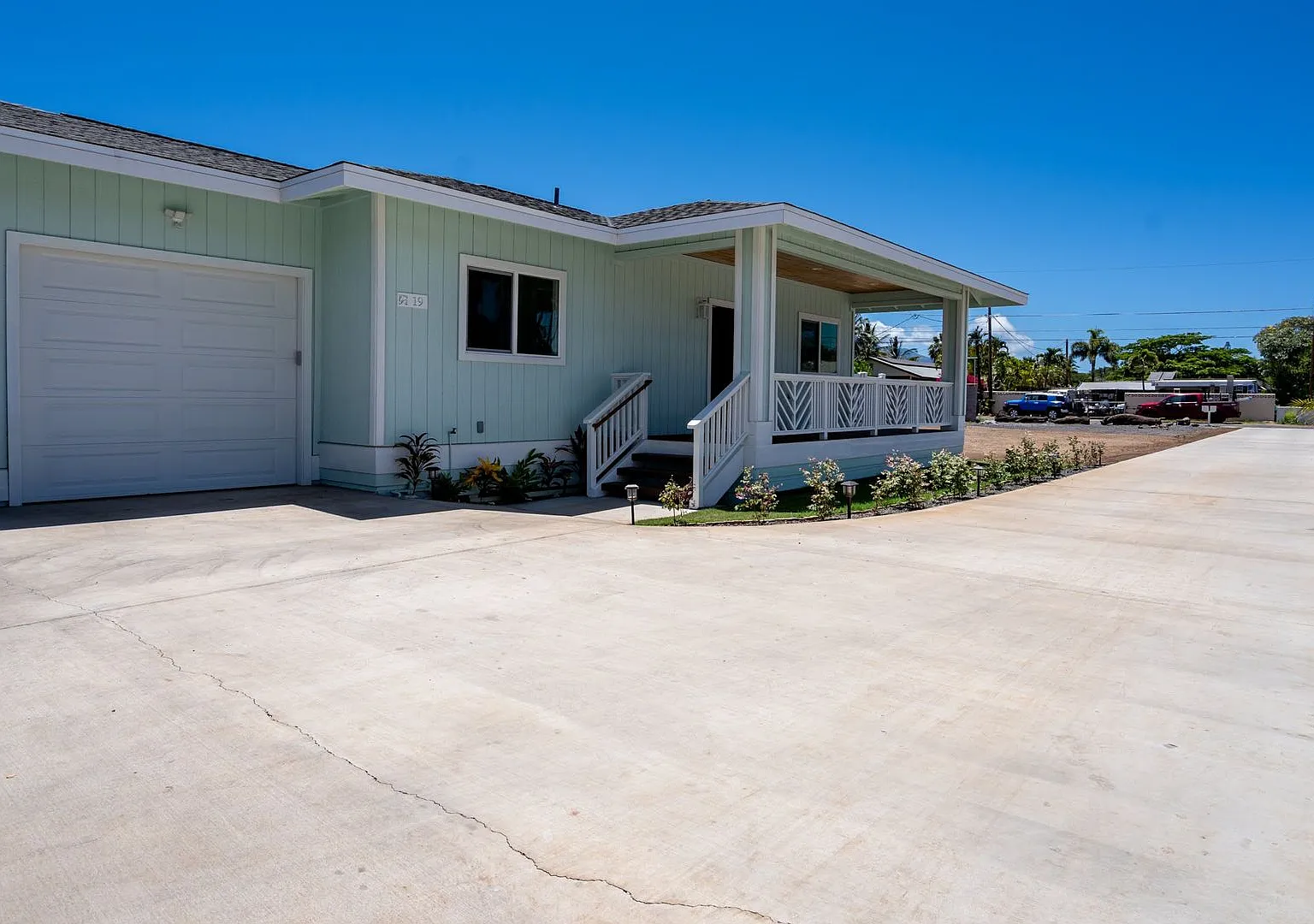 2 Bedroom, 1 Bathroom Oasis with Yard and 1-Car Garage — Photo 3