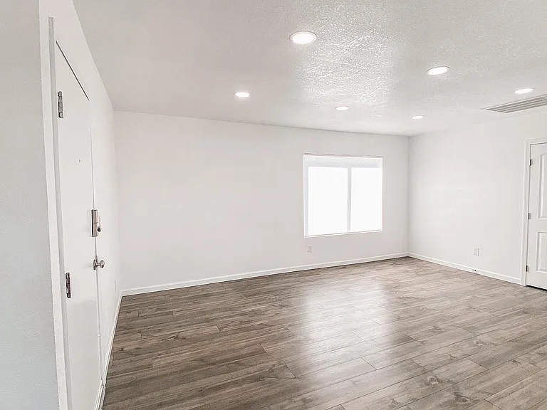 4431 Plaza Vis #D — Photo 3