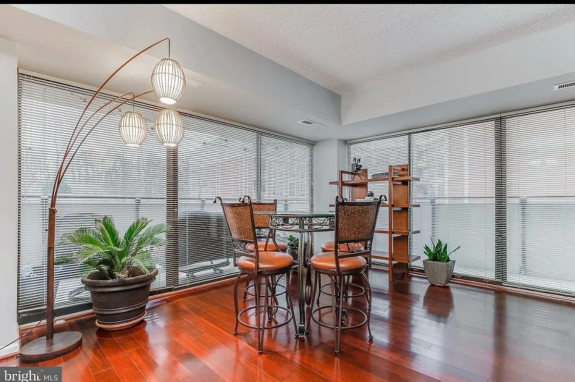 3 bed, 2.5 bath, 1564 sqft, $1,350 — Photo 4