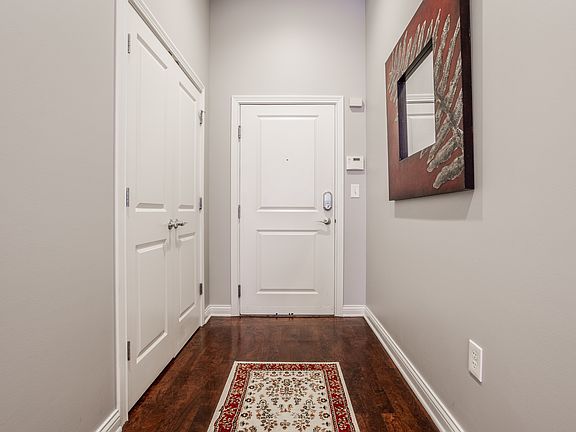 5th image of 350 N Meridian St Unit 406