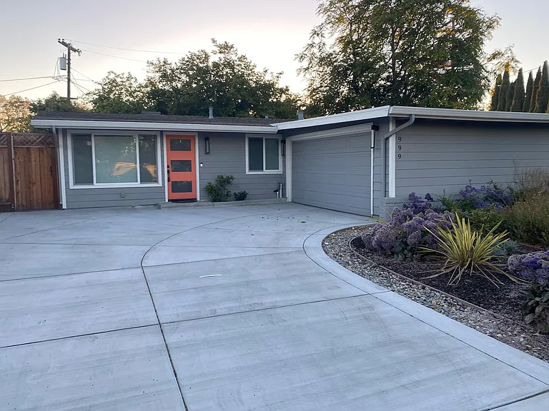 999 Blazingwood Dr — Photo 1