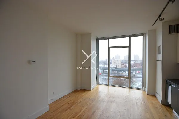 Rented by Yaffa Realty LLC | media 25