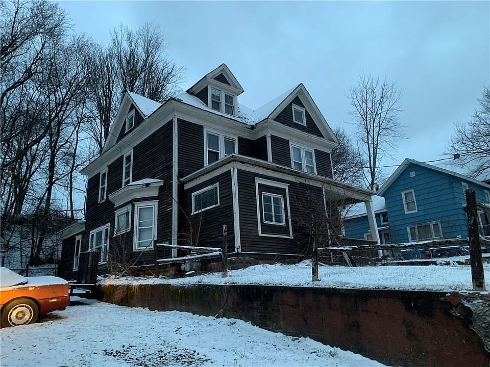 1st image of 779 E 2nd St