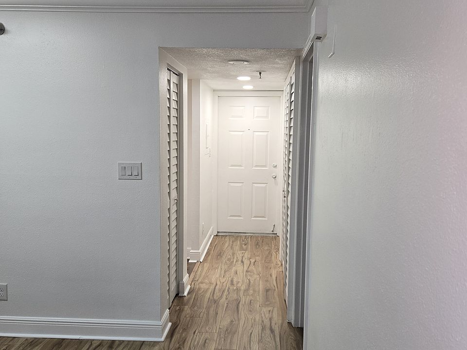1st image of 201 W Laurel St APT 204