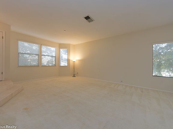 3rd image of 927 La Mesa Ter Unit D