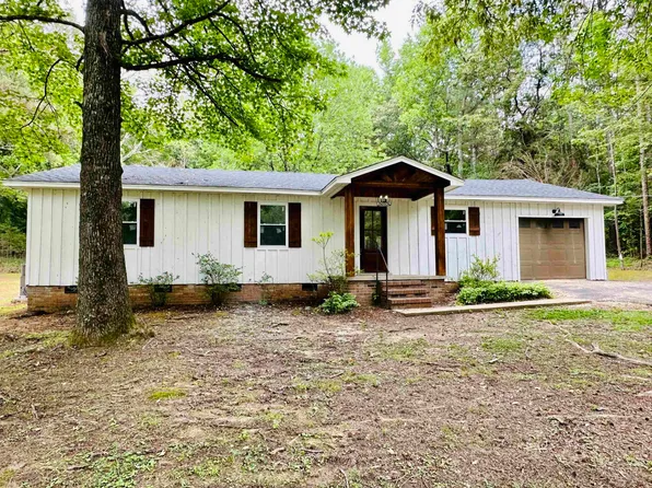 218 S Elysian Dr, Selmer, TN 38375