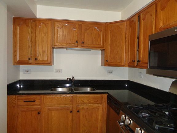 3rd image of 10911 S Lloyd Dr APT 1