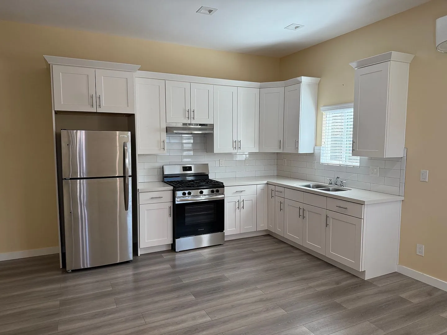 Renovated Studio Adu In An Excellent Area Of Uptown Whittier, All Utilities & Appliances Included — Photo 3