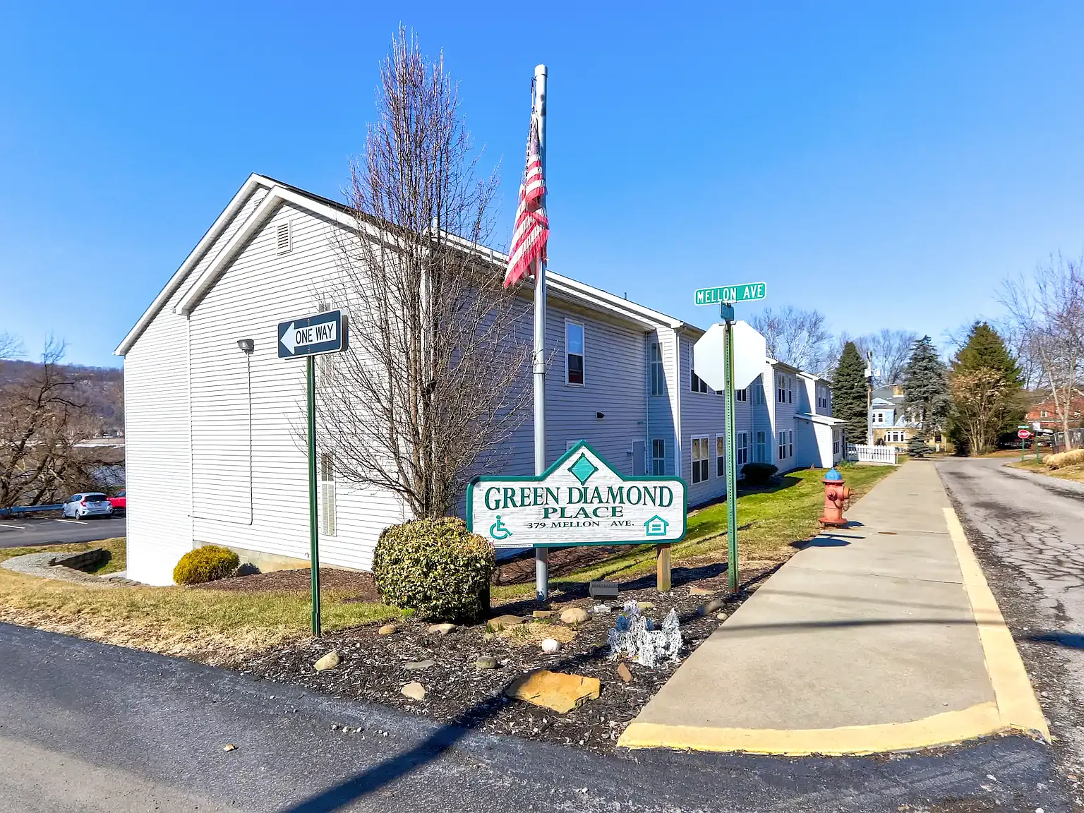 Green Diamond Place Apartments — Photo 2