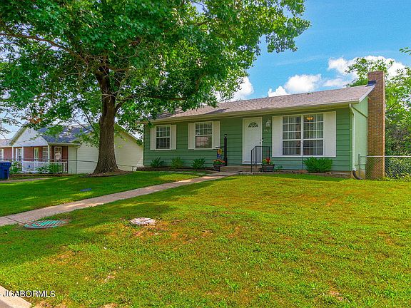 2nd image of 1913 Rolling Hills Dr