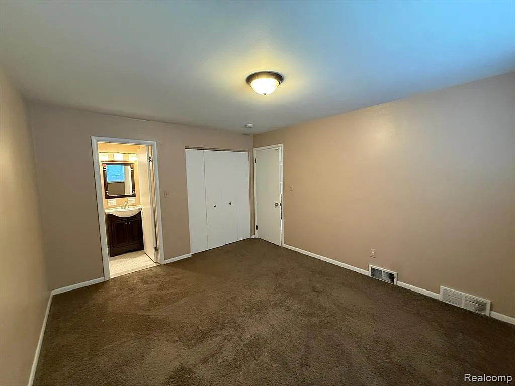 2 bed, 1.5 bath, 1796 sqft, $1,350 — Photo 2
