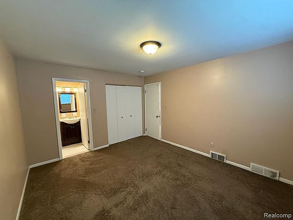 2nd image of 982 N Adams Rd Unit 4
