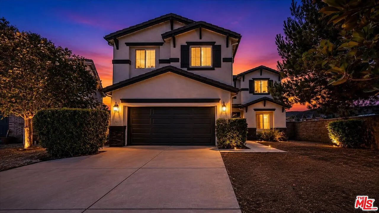 4 bed, 3.5 bath, 3501 sqft, $6,500 — Photo 1