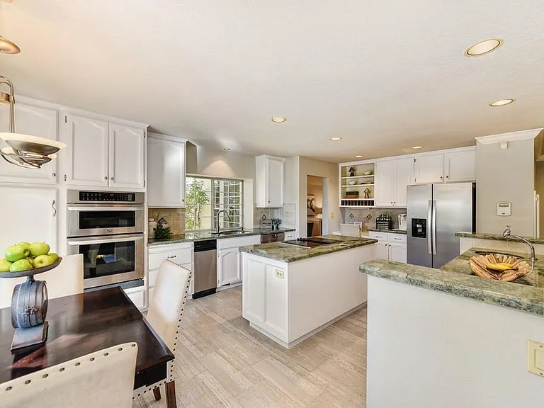 4650 Dorchester Ln — Photo 13