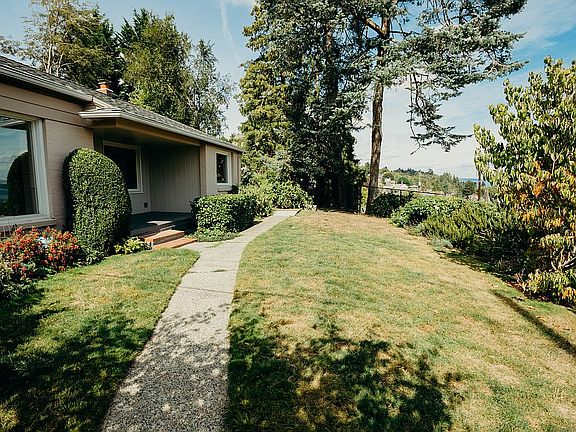 entertain outdrs; view Lake