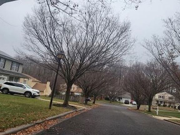 Exterior Neighborhood (street photo)