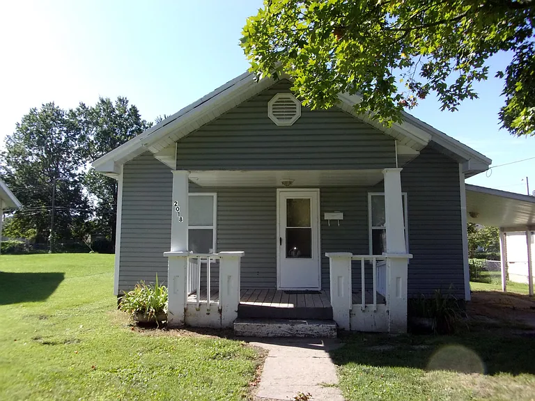 2018 W Webster cute front porch