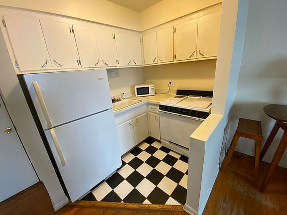 2nd image of 1579 N Farwell Ave APT 202