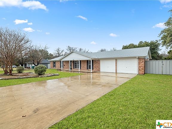 3rd image of 3115 Oakridge Blvd