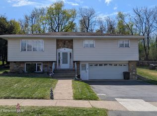 618 Shirley Ln, Dunmore, PA 18512