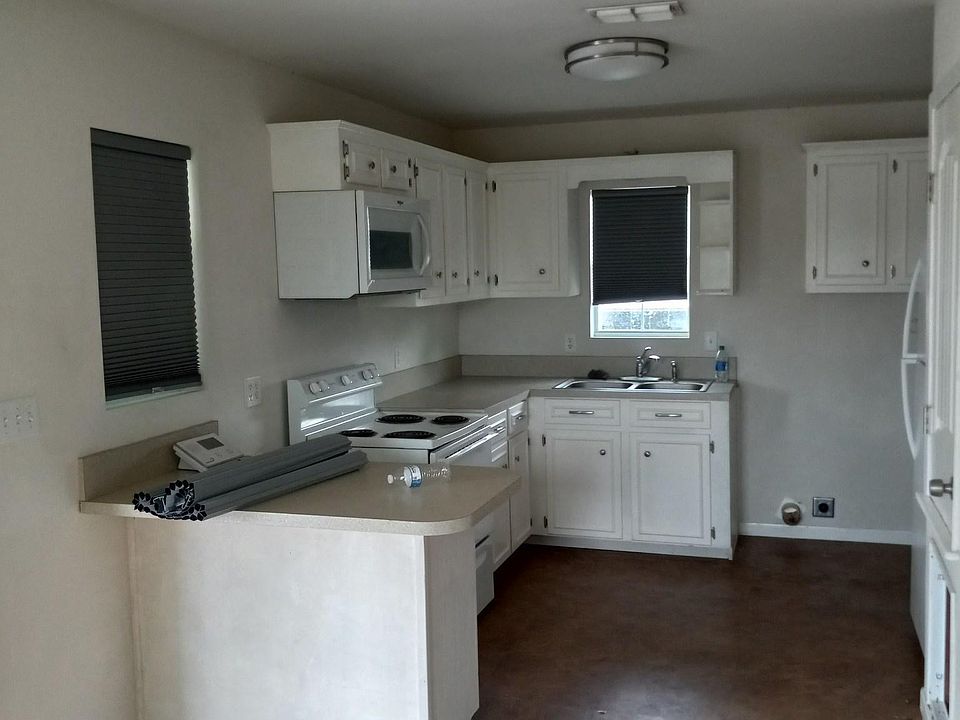 1st image of 726 W C Ave