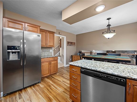 5th image of 8081 Amber Ln