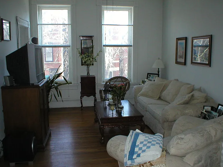 1930 N Sheffield Ave #2F — Photo 3