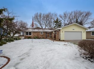 525 Poplar Ave, Antioch, IL 60002