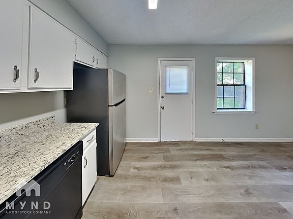 5th image of 7406 Doncaster Ln