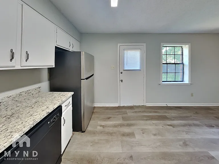 7406 Doncaster Ln — Photo 5
