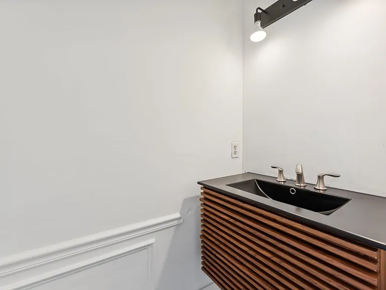 8403 Silverdale Ct — Photo 16
