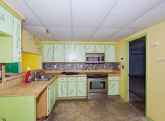 3rd image of 702 Lenox Pl