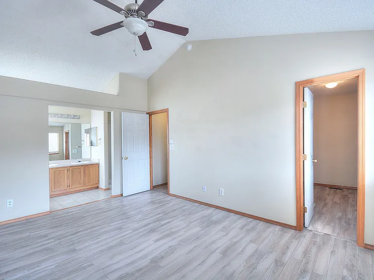 2540 Lyncrest Dr — Photo 8