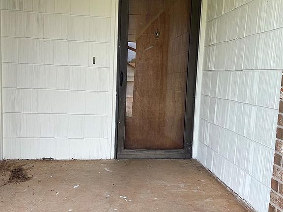 4th image of 10220 Isaac Dr
