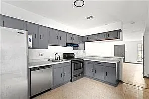2 bed, 1.5 bath, 1100 sqft, $1,400 — Photo 3