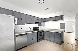 3rd image of 4112 Lac Bienville Dr APT A
