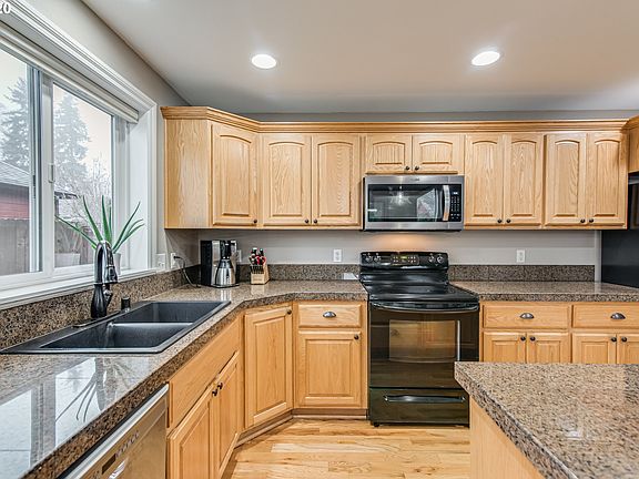 5th image of 2916 NE 88th Ct