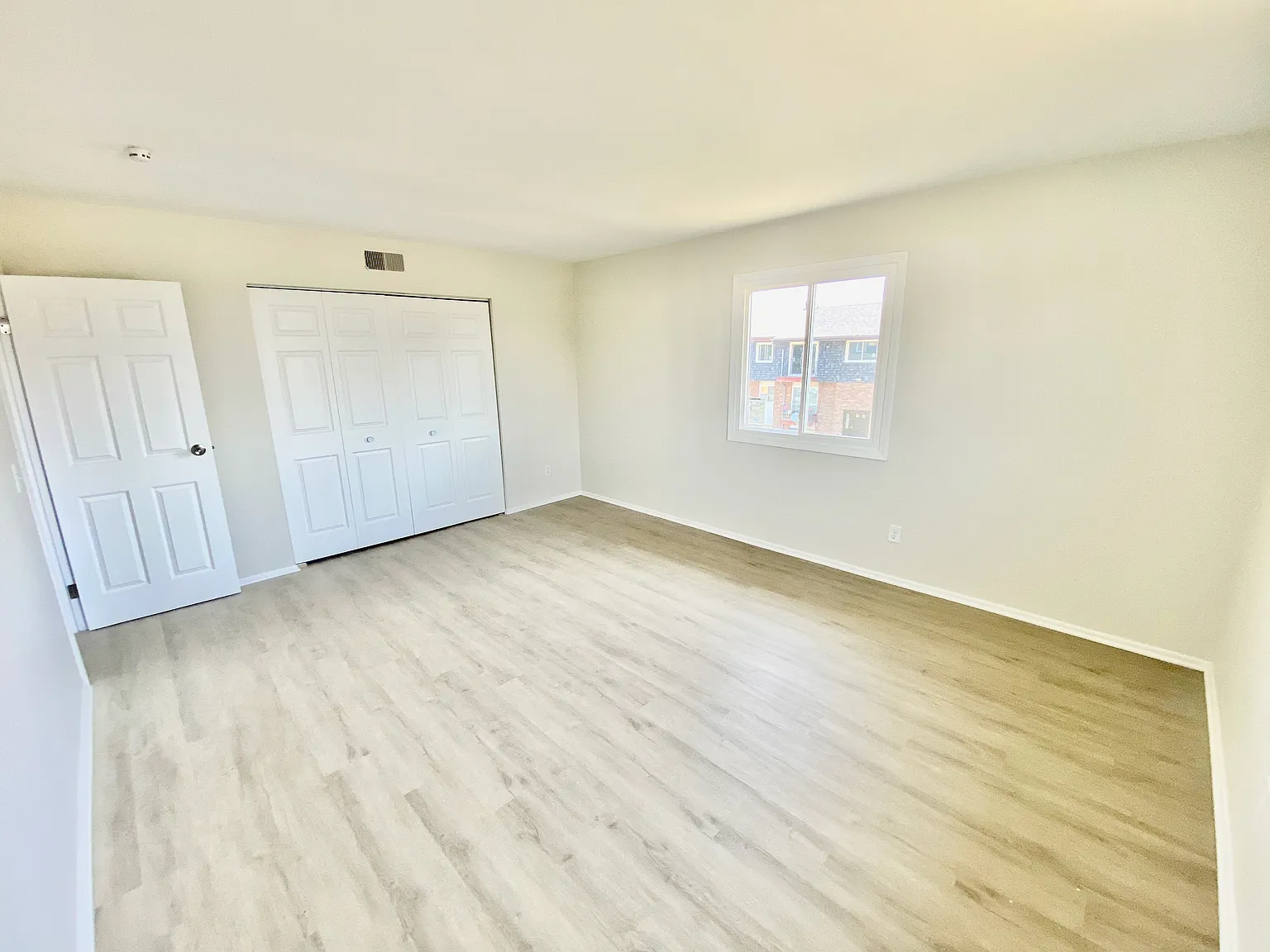 Crestwood Apartments — Photo 4