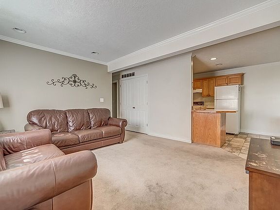 4th image of 1547 N Riverside Ave #51