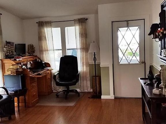 2nd image of 1249 E Schwartz Blvd