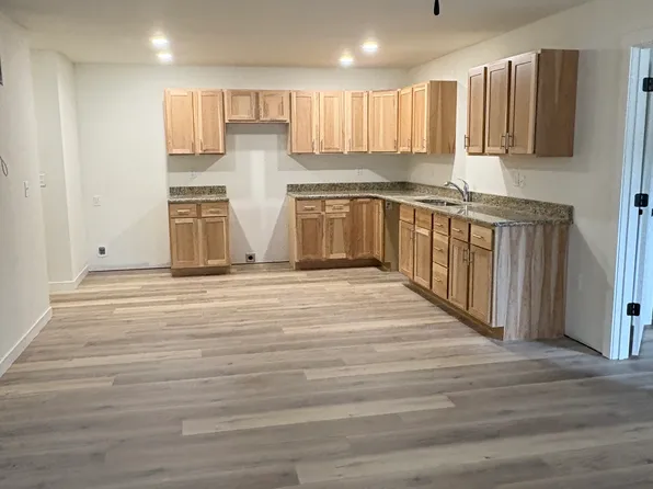 310 Hawthorne St, Hollister, MO 65672